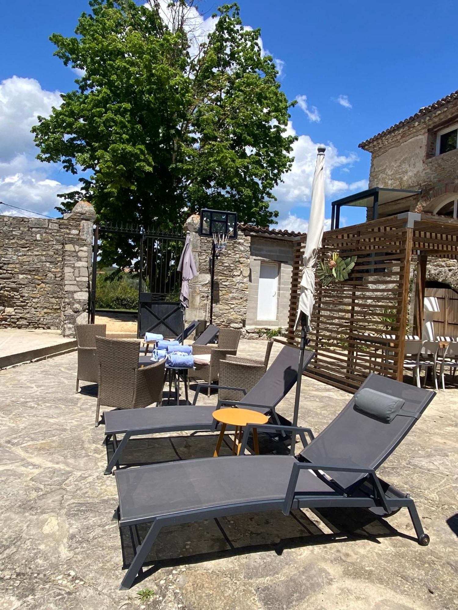 Ferienwohnung Logis Dans Ancien Relais De Poste Saint Julien Les Rosiers Exterior foto